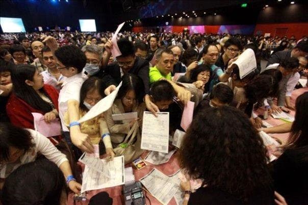 Attendees in Hong Kong pressing forward with enrollment forms in hand