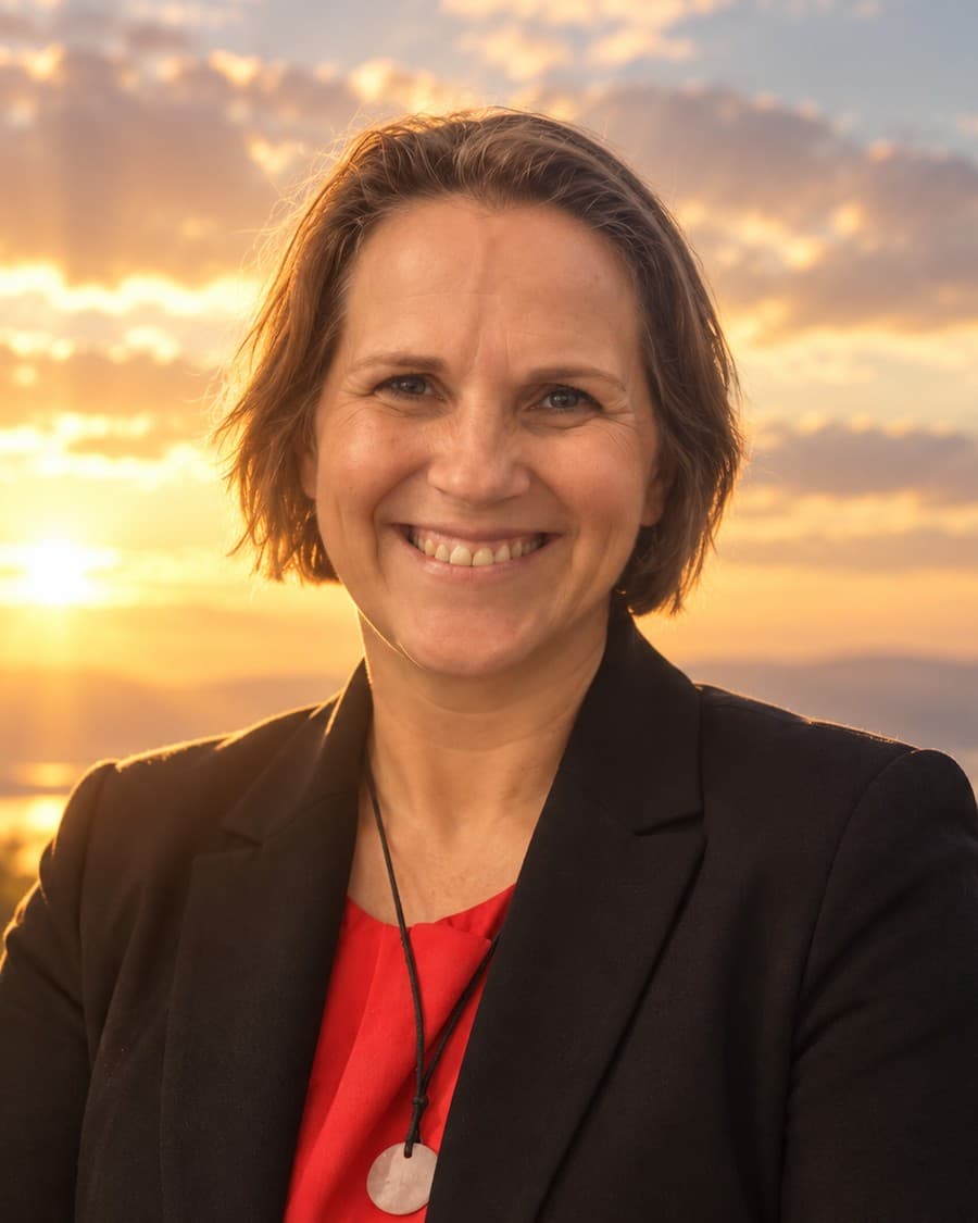Dr Ann H Holdsworth